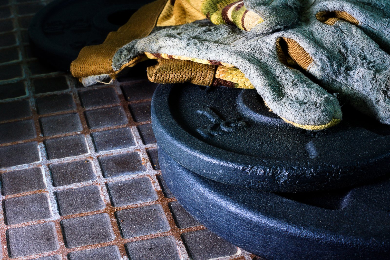 Iron sports equipment for bodybuilding